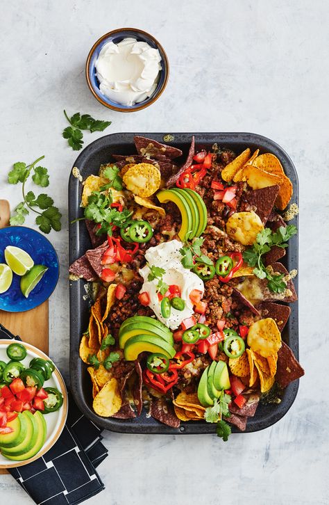 Chilly Recipe, Chilli Nachos, Chilaquiles With Eggs, Pie Maker, Chicken Parmigiana, Night With Friends, Prawn Recipes, Mince Recipes, Mexican Dinner