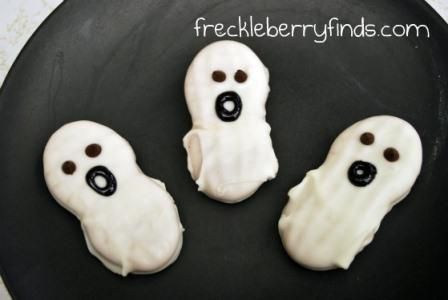 Halloween Recipe: No Bake Ghost Cookies Zombie Themed Food, Diy Halloween Food, Halloween Food Crafts, Spooky Halloween Food, Nutter Butter Cookies, Ghost Cookies, Nutter Butter, Halloween Activities For Kids, Halloween Food