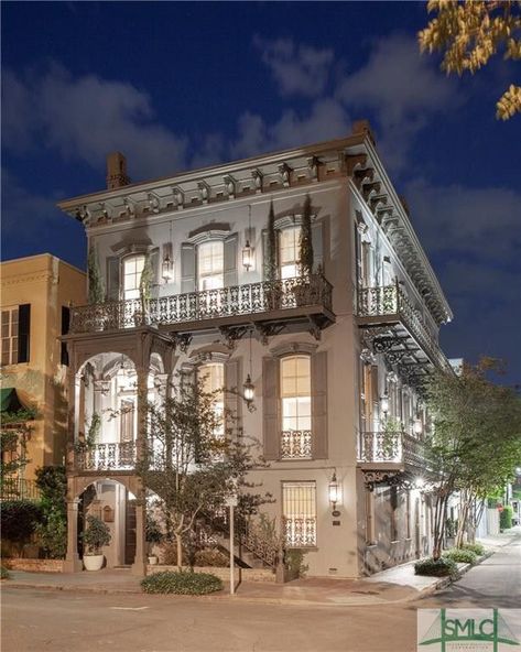 130 Habersham St, Savannah, GA 31401 Terrace Building, Historic Savannah, Modern Remodel, Iron Balcony, Historic Mansion, Roof Top, Rooftop Terrace, Urban Area, Savannah Ga