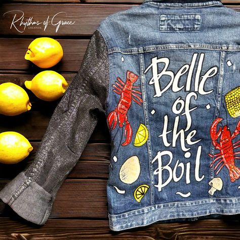 Hand-Painted Mardi Gras Jean Jacket: “Belle Of The Boil” - One Of A Kind! Introducing The Newest Addition To Our Collection: The "Belle Of The Boil" Hand-Painted Jean Jacket! Perfect For This Year's Family Crawfish Boil, This Unique, Eye-Catching Piece Will Ensure You Stand Out With Style And Flair At Any Event. Limited Stock Available, So Grab Yours Now And Be Ready To Rock The Crawfish Boil In Style! Features: - Size: Ladies Small - Brand: Express Denim Jacket - Details: Complete With All The Painted Football Jeans, Mardi Gras Jean Jacket, Custom Jean Jacket Ideas, Hand Painted Jean Jacket, Denim Painting, Wearable Crafts, Denim Paint, Painted Jean Jacket, Oyster Roast