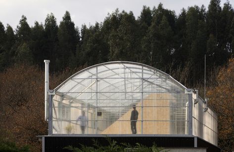 JAjaus / beSTe arkitektura agentzia bat Heated Greenhouse, Greenhouse Architecture, Modern Greenhouses, Aquaponics Greenhouse, Heating A Greenhouse, Glass Pavilion, Large Greenhouse, Home Greenhouse, Hawaii Homes