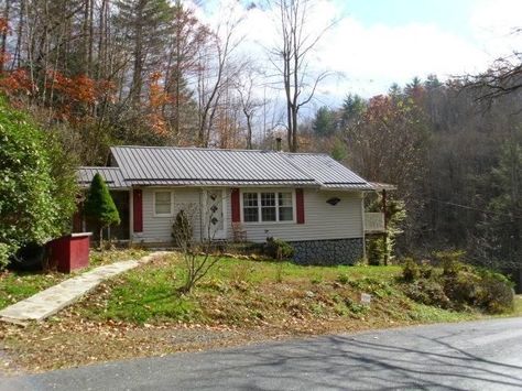 266 Greasy County Road Rd, Bakersville, NC 28705 Bakersville Nc, Country Homes, Ceiling Tiles, Little Houses, Grease, Curb Appeal, Country House, Single Family Home, Building A House