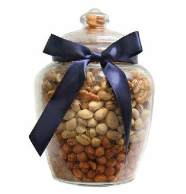 DIY holiday gift - nuts in a lovely decorated jar! #giftideas Nut Jar, Jar Gift Ideas, Diy Gift Box Template, Nuts Gift, Homemade Holiday Gifts, Easy Homemade Gifts, Christmas Neighbor, Holiday Countdown, Diy Holiday Gifts