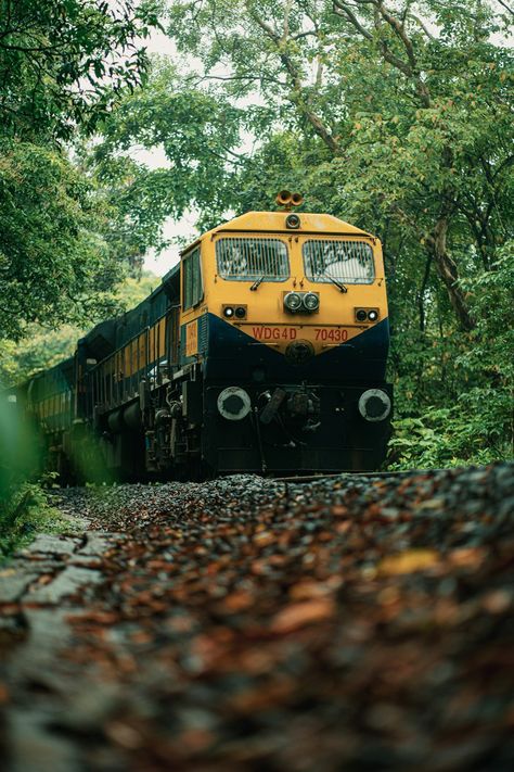 Indian Railway Train, Indian Train, Christmas Images Hd, Train Images, Train Wallpaper, Mountain Images, Whatsapp Profile Picture, Indian Railways, Goa India