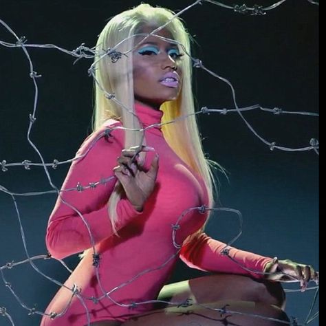 I beez in the trap Beyonce Nicki Minaj, Nicki Minaj Fashion, Nicki Minaj Wallpaper, Nicki Minaj Pink Friday, Nikki Minaj, Nicki Minaj Photos, 2 Chainz, Pink Friday, Female Rappers