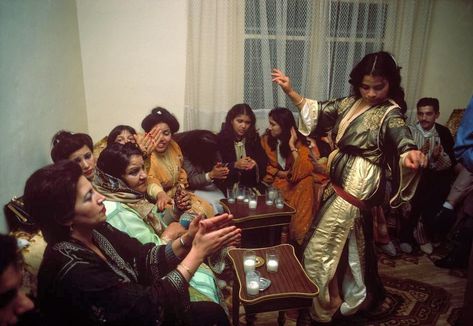 Color Photographs Capture Daily Life in Morocco in the early 1980s ~ Vintage Everyday Bruno Barbey, Arab Core, Arab Aesthetic, Moroccan Aesthetic, Arab Culture, Moroccan Culture, I Love Cinema, Study Photography, For The Culture