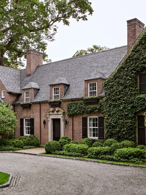 Georgian Revival Homes, Modern Georgian, Georgian Style Homes, Georgian Townhouse, 1920s House, Georgian Architecture, Georgian Homes, Dream House Exterior, Colonial House