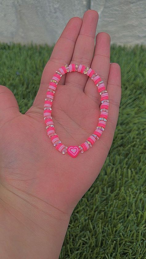 Clay Bead Bracelet Ideas Preppy Bff, Y2k Clay Bead Bracelet Ideas, Pink Clay Bead Bracelet Ideas, Pink Bracelet Ideas, Girly Bracelets, Colorful Bead Bracelets, Hearts Bracelet, Clay Bead Necklace, Preppy Bracelets