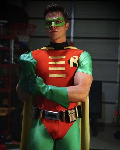 Gay Halloween Costumes, Gay Costume, Robin The Boy Wonder, Superman Cosplay, Robin Costume, Robin Cosplay, Robin Comics, Dc Comics Cosplay, Cosplay Boy