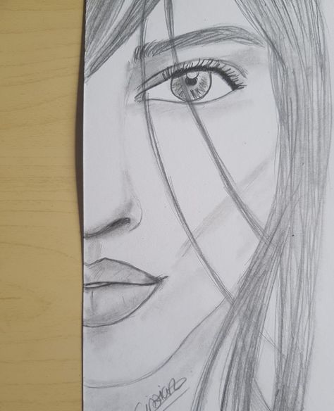 Half Face drawing Half Faces Sketches, Half Face Sketch, Half Face Drawing, Simple Face Drawing, Face Art Drawing, Girl Face Drawing, Drawing Heads, Face Sketch, Half Face