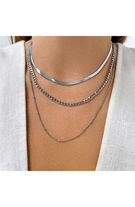 Silver Chain Necklace Outfit, Layered Necklaces Silver Aesthetic, Silver And Pearl Necklace, Necklace Stacking Silver, Stacked Silver Necklaces, Stacked Necklaces Silver, Layering Necklaces Silver, Layered Jewelry Silver, Silver Chains For Women