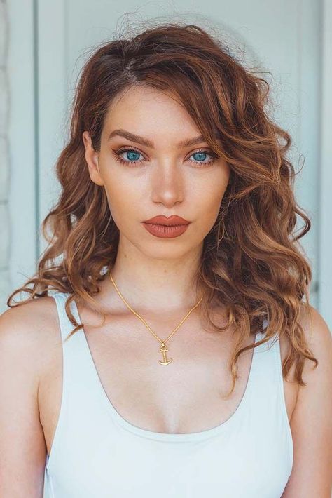 Wavy Hairstyle To Pair With Side Swept Bangs #sidesweptbangs #wavyhair #copperbrown ❤️ Want to learn how to style side swept bangs to frame your round face? Stylish short curly bob with bangs, shoulder length lob with layers and many other cool hairdos are here! ❤️ See more: #lovehairstyles #hair #hairstyles #haircuts Curly Hair With Side Bangs, Hair With Side Bangs, Bangs Wavy Hair, Side Bangs Hairstyles, Wavy Hairstyle, Swept Bangs, Choppy Bob Hairstyles, Wavy Haircuts, Side Swept Bangs