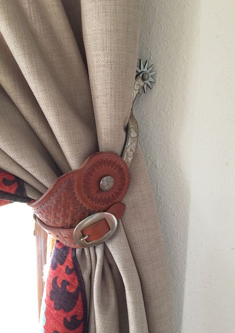 Repurposed spur into curtain tie back. Repurpose Old Horse Tack, Spur Decor Ideas, Repurposed Horse Tack, Western Ranch House Decor, Horse Bit Decor, Buckle Display, Vintage Western Decor, Western Living Room Decor, Western House