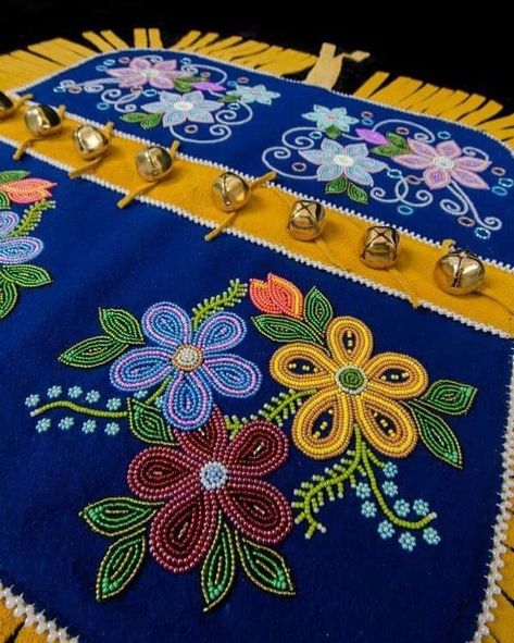 Native American  beadwork. Métis Beadwork, Ojibwe Floral, Jingle Dress, Indian Beadwork, Native Beading, Beaded Moccasins, Native Beading Patterns, Ideas Embroidery, Beadwork Designs