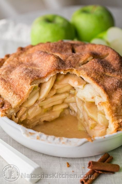 Fall Recipes that prove Fall is the best season for baking. Must-try Classic Fall Recipes! | natashaskitchen.com Apple Pie With Cheese, Deep Dish Apple Pie, Old Fashioned Apple Pie, Traditional Apple Pie, Apple Pie Recipe Easy, Cinnamon Apple Pie, Best Apple Pie, Cheese Crust, Apple Pie Recipe