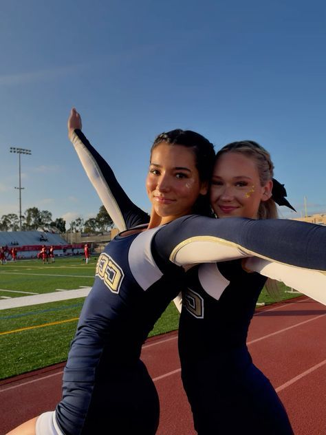 Brunette Cheerleader Aesthetic, College Cheerleader Aesthetic, Highschool Cheer Aesthetic, Cheerleading Aesthetic, Highschool Cheer, Cheer Black, Cheerleading Poses, Cheer Aesthetic, High School Pictures