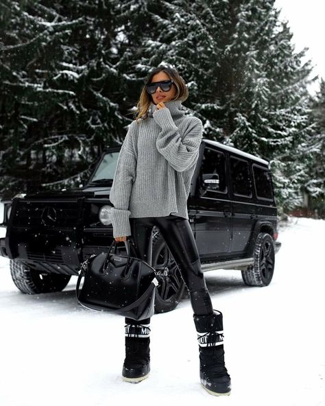 Moon Boots Outfit, Snow Boots Outfit, Mode Au Ski, Ski Trip Outfit, Apres Ski Outfits, Mia Mia Mine, Winter Outfits Snow, Perfect Winter Outfit, Mia Mia