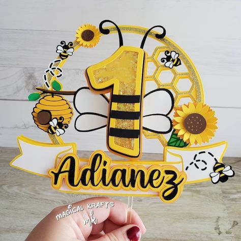 MagicalKraftsbyMK - Etsy Romania Honey Bee Cake, Bee Cake Topper, Bee Cake, Colors Pictures, Bee Birthday Party, Bear Cake Topper, Honey Bee Decor, Bee Cakes, Cake Decorating Set