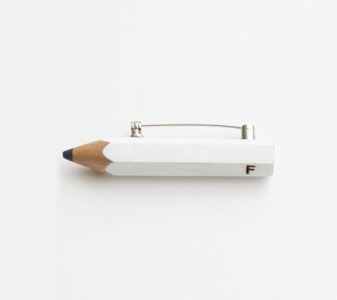 Pencil-brooch #viaGlamour Pin Design Ideas, Brooch Accessories, Pin Clothes, Brooch Design, Diy Pencil, Brooch Diy, Pin Design, White Pencil, Letter F