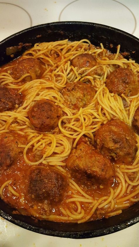 Baked Spaghetti & Meatballs Spaghetti And Meatballs Aesthetic, Baked Spaghetti Meatballs, Zambian Food, Baked Spaghetti And Meatballs, Spaghetti Meatballs, Big Appetite, Baked Spaghetti, Food Pics, Healthy Food Motivation