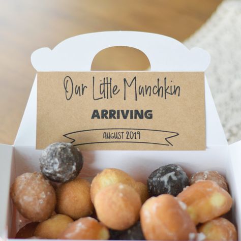 Munchkin Pregnancy Announcement - 10 Ways to Announce Pregnancy To Family In Person - Donut Box Baby Announcement Fun Baby Announcement, Donut Box, Cute Pregnancy Announcement, Baby Announcement Ideas, Pregnancy Announcement Ideas, Pumping Moms, Baby Sleep Problems, Announcement Ideas, Pregnancy Announcements