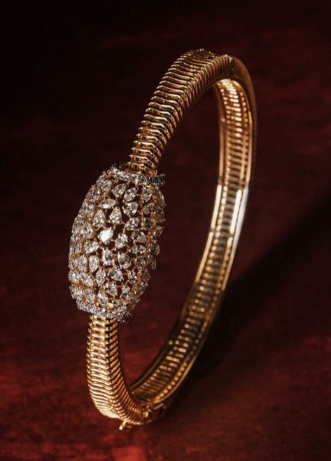 Diamond Bangles Bracelet Indian, Diamond Bangles Indian, Diamond Pendant Jewelry, Indian Jewelry Earrings, Diamond Bangles, Diamond Bracelet Design, Diamond Pendants Designs, Antique Gold Jewelry Indian, Fancy Jewelry Necklace