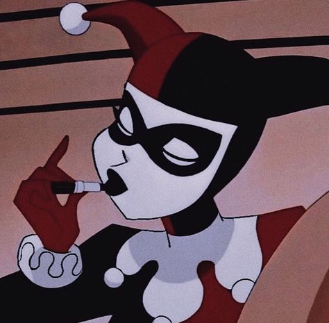 Harley poniéndose lipstick👄 90s Aesthetic Cartoon, Quin Harley, Harley Quinn Icon, Leona League Of Legends, Batman Tas, Harley Quinn Artwork, Bisexual Flag, Aesthetic Cartoon, Harley Quinn Comic