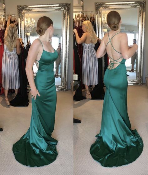 Green Prom Looks, Prom Dresses Green Emerald, Emerald Green Prom Dresses, Turquoise Prom Dresses, Green Prom, Prom Dance, Classy Prom Dresses, Emerald Green Dresses, Prom Ideas