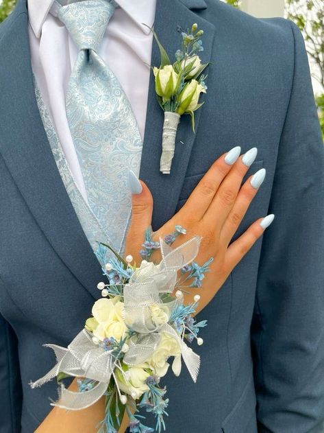 Wrist corsage prom