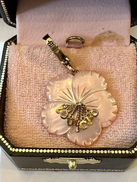 Juicy Couture Hibiscus Charm - Gem Luau Party Dress, Juicy Couture Necklace, Pink Art Deco, White Hibiscus, Blue Hibiscus, Ita Bag, Versace Gold, Juicy Couture Charms, Laurel Burch