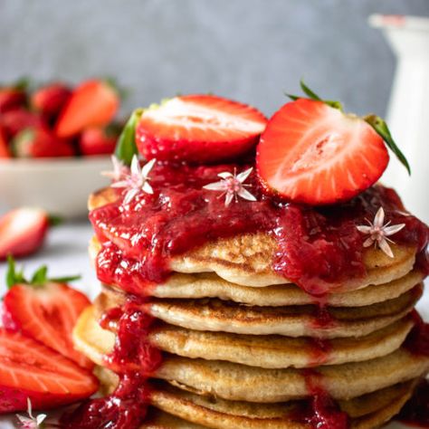 Strawberry Pancake Topping, Strawberries Recipes, Vegan Breakfast Casserole, Keto Benefits, Lemon Pancakes, Apple Cinnamon Pancakes, Banana Oat Pancakes, Strawberry Pancakes, Cooking With Coconut Oil