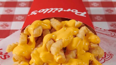 The Easiest Portillo's Cheese Sauce Recipe In Only 3 Quick Steps - Recipeska Copycat Portillos Cheese Sauce Recipe, Hot Dog With Cheese Sauce, Portillos Cheese Sauce Recipe, Best Cheese Sauce For Fries, How To Make Cheese Sauce For Fries, Cheese Fries Sauce, Orange Roughy Recipes, Melted Cheese Sauce, Potato Party