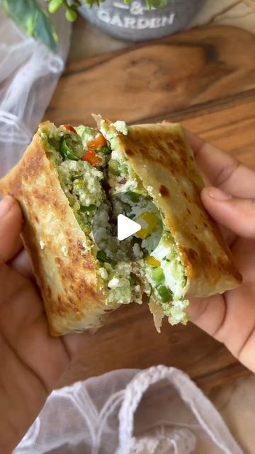 Breakfast Options Indian, Paneer Breakfast Recipes, Easy Dinner Recipes Vegetarian Indian, Paneer Frankie Recipe, Dinner Recipes Vegetarian Indian, Vegetarian Breakfast Recipes Indian, Coriander Recipes, Frankie Recipe, Hotel Menu