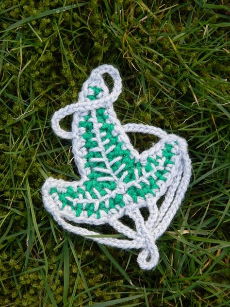 Lothlorien Leaf, Simple Leaf Design, Leaves Tutorial, Nerd Crafts, Crochet Leaf Patterns, Simple Leaf, Crochet Leaves, Paper Toy, Crochet Applique