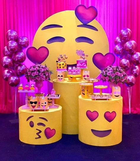 172 Me gusta, 0 comentarios - Organizando Festas (@organizandofestas) en Instagram: "⠀ Dê dois toques na tela por favor ❤😱😍 ⠀ 📸 por @victorfestass ⠀ Quer continuar recebendo mais fotos…" Emoji Party Decorations, Fiesta Mickey Mouse, Emoji Birthday Party, Creative Baby Shower, Emoji Party, Emoji Birthday, Birthday Party Decorations Diy, Chocolate Cake Decoration, Girl Birthday Themes