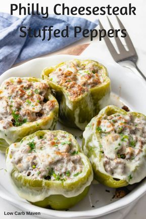 Philly Cheesesteak Stuffed Peppers - 85% lean ground beef (might sub chicken/turkey), green bell peppers, button mushrooms, onions, olive oil (might reduce/omit), provolone cheese slices, salt & pepper Keto Easy Dinner, Philly Cheesesteak Stuffed Peppers, Cheesesteak Stuffed Peppers, Keto Easy, Low Carb Maven, Delicious Family Meals, Diner Recept, Philly Cheesesteak, Philly Cheese Steak