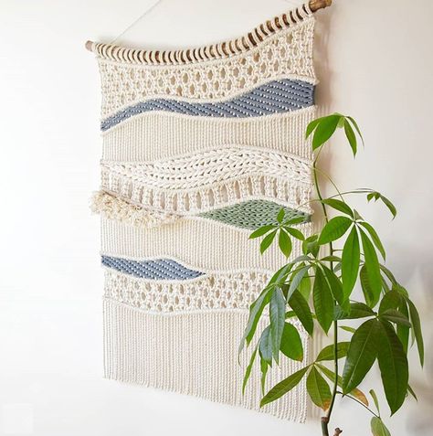 21 Macrame Ideas, PLUS Bonus Tutorial, Jaw Dropping! - Truly Majestic Wall Tapestry Living Room, Boho Macrame Wall Hanging, Macrame Colar, Makramee Diy, Fluffy Yarn, Macrame Wall Hanging Patterns, Hanging Beads, Macrame Patterns Tutorials, Bluish Gray