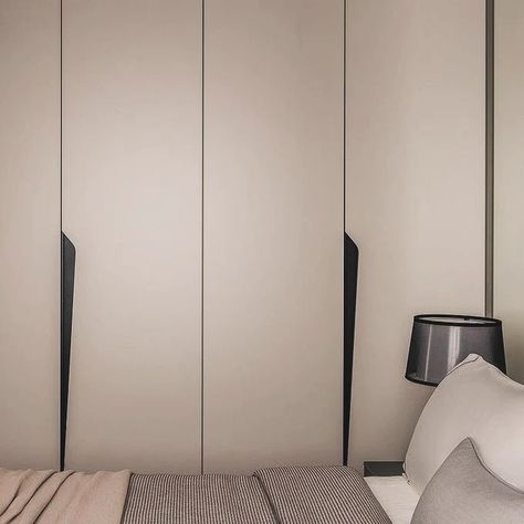 Form meets function with this handleless wardrobe design. Perfect for small spaces or anyone who loves a clean aesthetic. . . . . . #handlelesswardrobe #modernbedroom #space-saving #interiorinspo #interiorstyle Handleless Wardrobe, Interior Studio, Clean Aesthetic, Wardrobe Design, Interior Inspo, Modern Bedroom, Space Saving, Interior Styling, Small Spaces