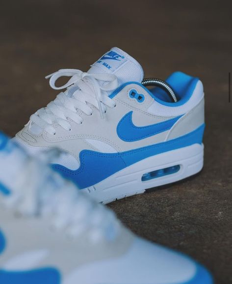 This is the Nike Air Max UNC Blue💙 What do you think? Let us know⬇️🔥 Shoutout to @pimharing 🔥 White Airmax Outfit, Air Max Outfit, Blue Air Max, Girl Therapy, Blue Air, Shoes World, Nike Trainers, Custom Sneakers, Air Max 1