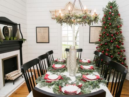 The dining room in the newly renovated Magnolia House bed and breakfast features and restored fireplace, custom dining room table and a new chandelier, as seen on Fixer Upper. (after) Bed And Breakfast Dining, Joanna Gaines Christmas Decor, Magnolia Bed And Breakfast, Magnolia Bed, Fixer Upper Christmas, Joanna Gaines Christmas, Dining Room Christmas Decor, Green Christmas Decorations, Magnolia House