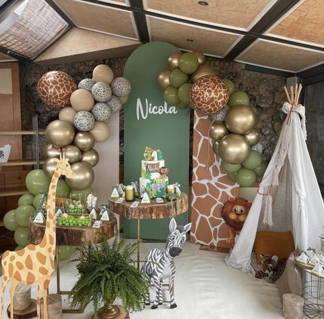 Safari Theme Birthday Party, Safari Birthday Party Decorations, Jungle Theme Birthday Party, Jungle Thema, Wild Birthday Party, Jungle Theme Birthday, Safari Theme Birthday, Baby Shower Theme Decorations, Baby Birthday Themes