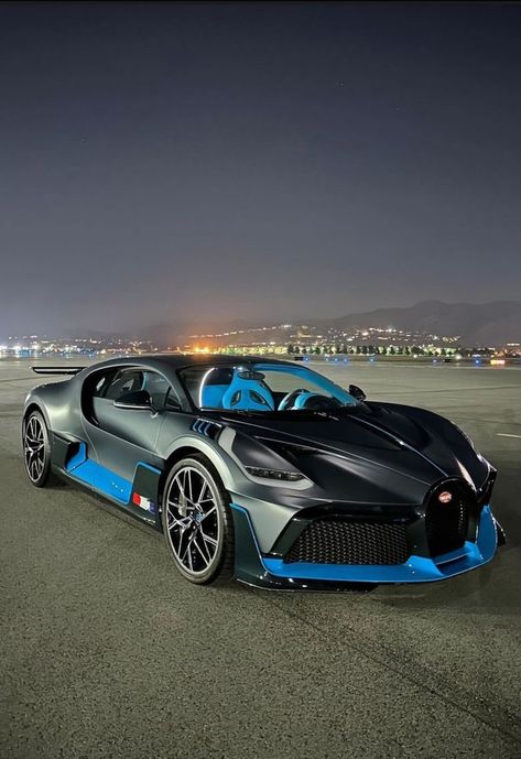 Cars Wallpaper Bugatti, Bugatti Divo Wallpapers, Bugatti Cars Wallpaper, Bugatti Aesthetic, Buggati Divo, Divo Bugatti, Bugatti Wallpaper, Xe Bugatti, Bugatti Chiron Sport