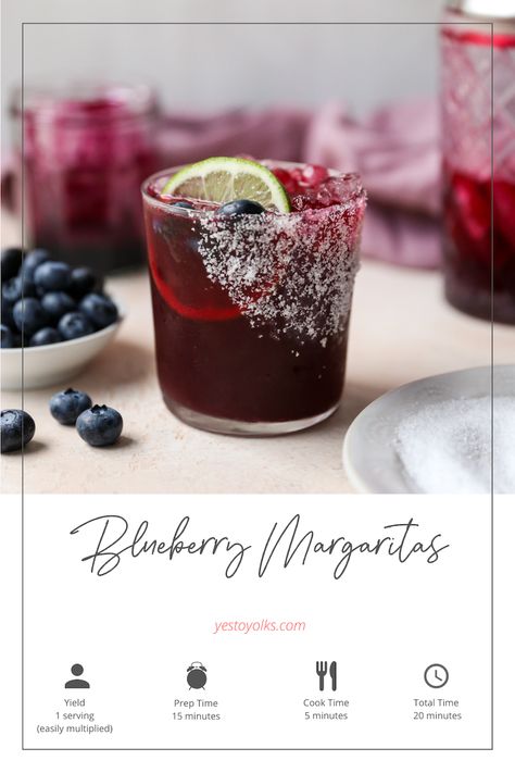 Blueberry Margarita, Blueberry Cocktail, Berry Cocktail, Blueberry Syrup, Yummy Alcoholic Drinks, Healthy Food Dishes, Mixed Drinks Recipes, Summer Berries, Margarita Recipes