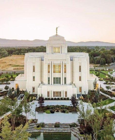 Meridian Temple, Lds Temple Pictures, Later Day Saints, Peaceful Morning, Meridian Idaho, Mormon Temples, Temple Photography, Temple Pictures, Lds Art