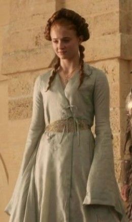 Sophie Turner as Sansa Stark, Game of Thrones Season 1 Sansa Stark Fashion, Sansa Stark Dress, Game Of Thrones Season 1, Game Of Thrones Dress, Game Of Thrones Sansa, Got Costumes, Best Costumes, Tudor Fashion, 31 Years Old