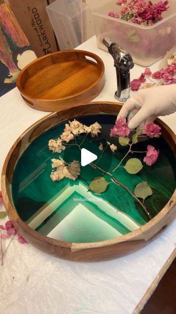 Mohanima - Art By Rakhi Jha on Instagram: "Start of a new resin and preserved bougainvillea table…this color combination makes my heart skip a beat🩷
More layers to follow until I submerge the flowers…stay tuned 

#resintable #resinart #resinartists #resinartistsofinstagram #resinflowers #floralart #accenttable #wooddecor #woodandresin #resin #resinartist #resincraft #artvideos #instaart #instaartist #uniqueart #preservedflower" Epoxy Resin Table, Resin Projects, Resin Table, Resin Flowers, Bougainvillea, Table Flowers, Art Table, How To Preserve Flowers, The Flowers