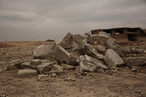 Agatha Christie's photographs reveal how she helped uncover Iraq's lost city of Nimrud | Daily Mail Online Pile Of Rocks, Ancient Palace, Detective Novels, Large Stone, Photographs Of People, Beautiful Sites, Ancient City, Lost City, Mesopotamia