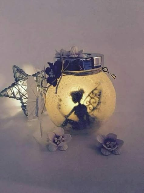 ขวดโหล Mason Jar, Fairy Mason Jars, الفن الرقمي, Fairy Lanterns, Fairy Jars, Jar Art, Jar Lanterns, Fairy Crafts, Jar Diy