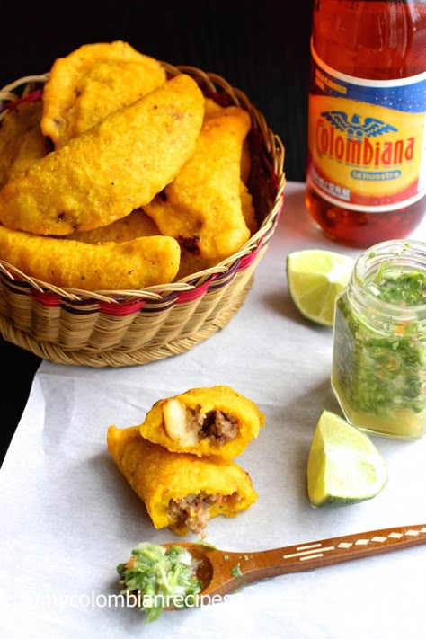 Colombian Empanadas (Empanadas Colombianas) - My Colombian Recipes Colombian Empanadas, Sazon Goya, Friendsgiving Recipes Appetizers, Columbian Recipes, Salt Potatoes, Pilsbury Recipes, Colombian Dishes, Colombian Recipes, Colombian Cuisine