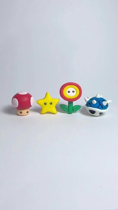 Super Mario Clay Charms Easy Clay Miniatures, Clay Mario Characters, Mario Clay Figures, Cute Little Clay Things Ideas, Polymer Clay Beginner Tutorials, Model Clay Ideas For Kids, Clay Models Ideas, Lil Clay Figures, Fimo Ideas Easy Cute